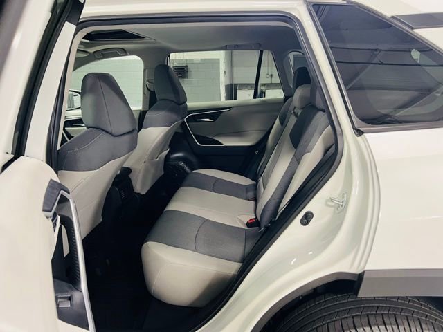 Used 2021 Toyota RAV4 XLE w/ Convenience Package FWD image 24