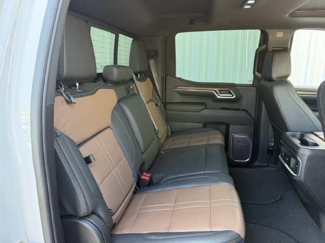 Used 2023 Chevrolet Silverado 1500 High Country w/ Technology Package AWD/4WD image 34