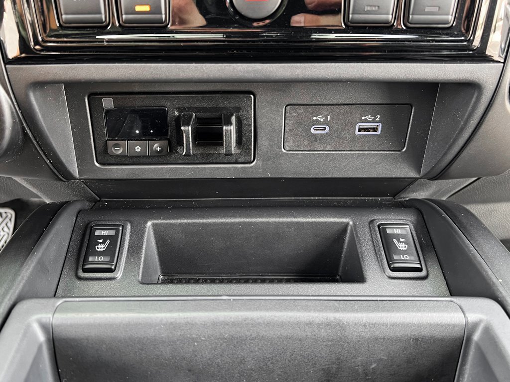 Used 2022 Nissan Titan PRO-4X w/ Pro-4x Convenience Package image 24
