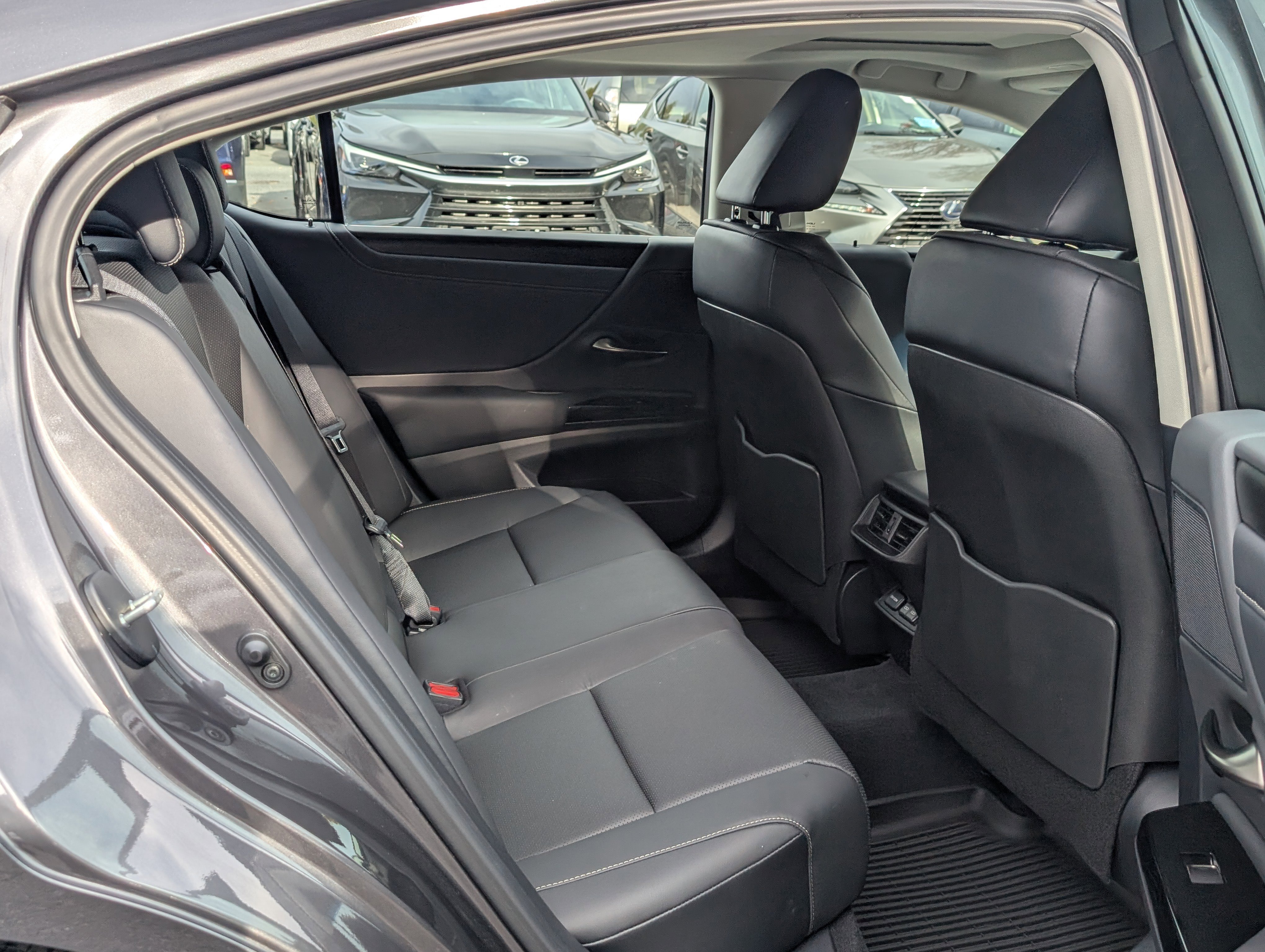 Certified 2025 Lexus ES 350 w/ Premium Package image 12