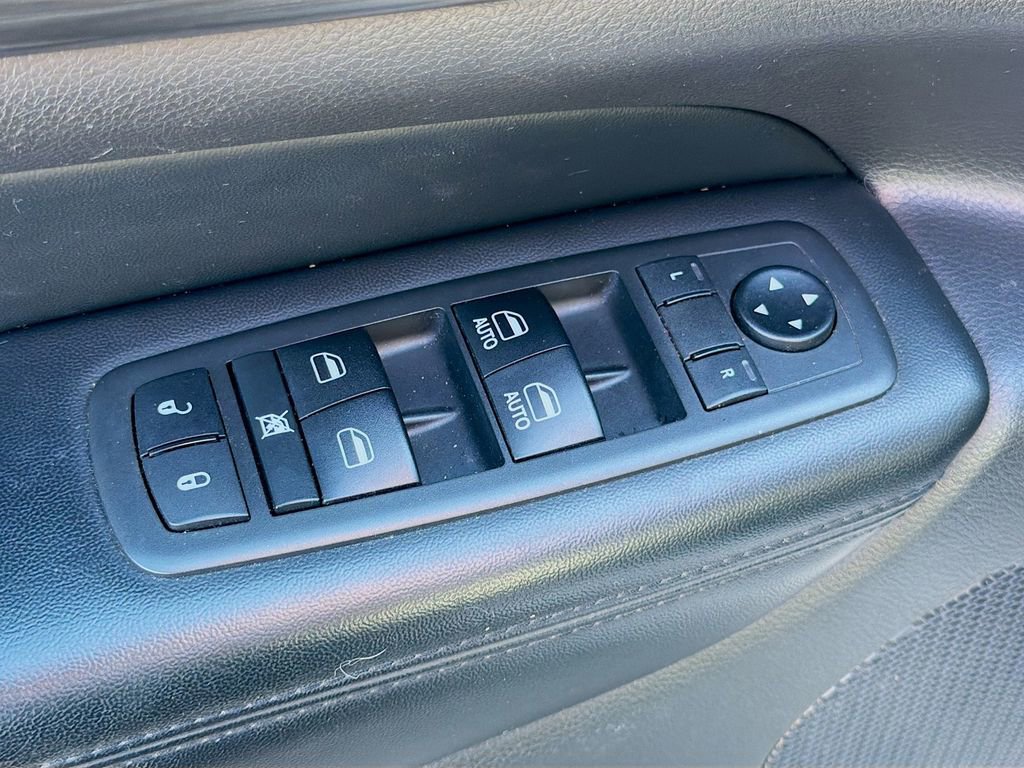 Used 2019 Jeep Grand Cherokee Altitude image 25