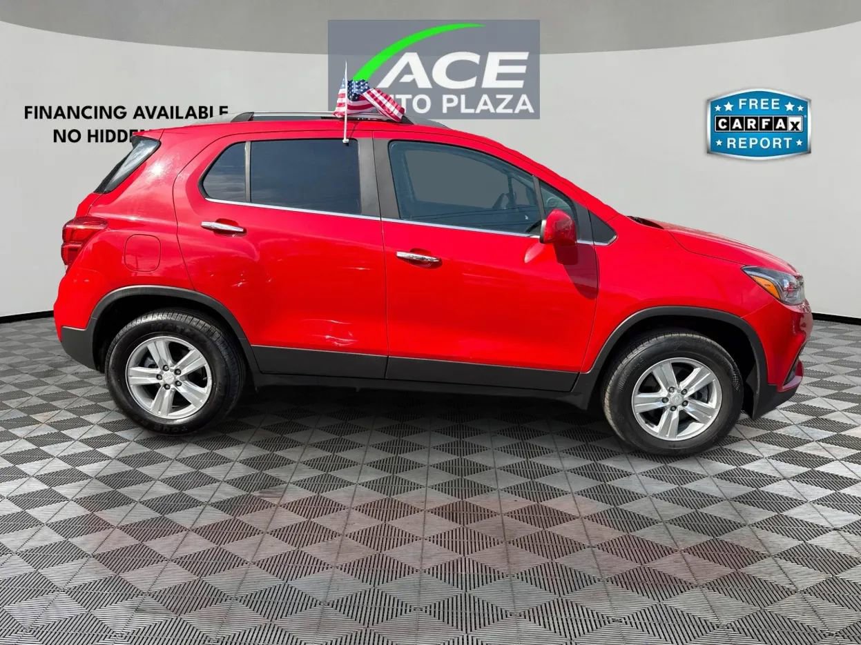 Used 2018 Chevrolet Trax LT w/ LT Convenience Package image 4