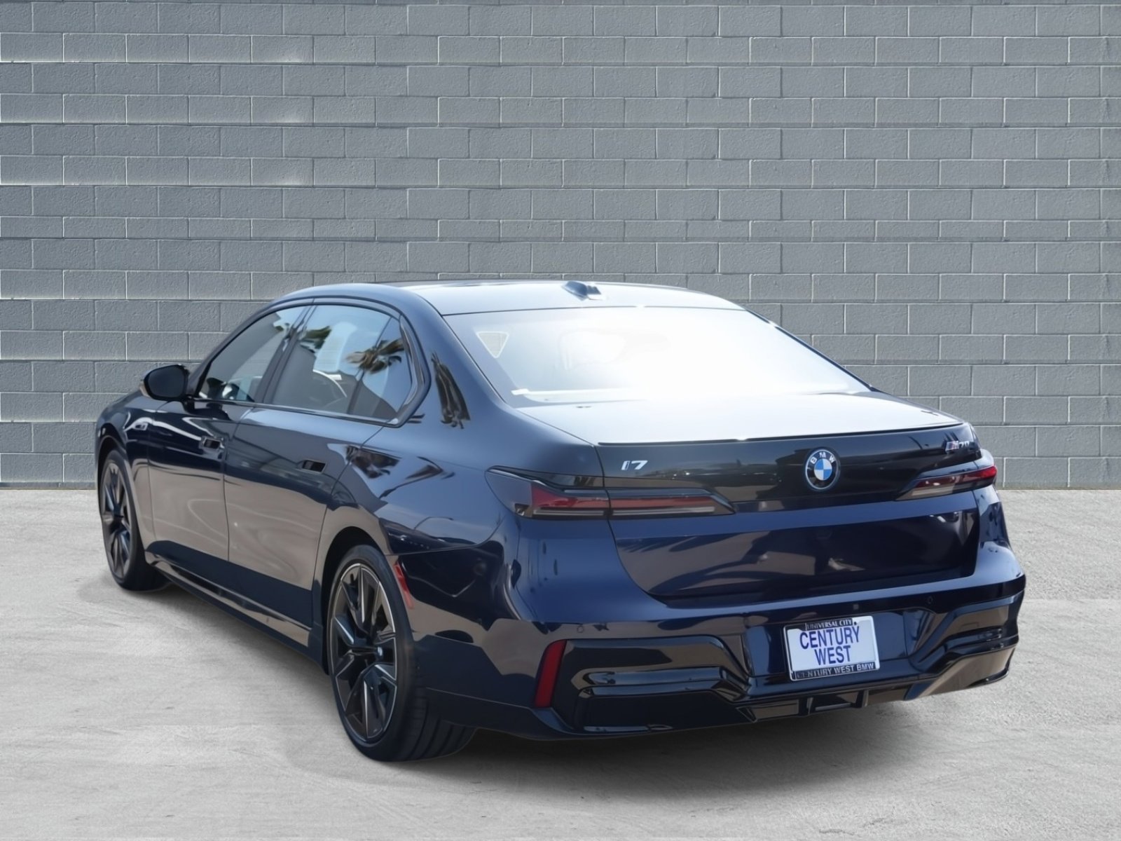 Used 2025 BMW i7 M70 image 3