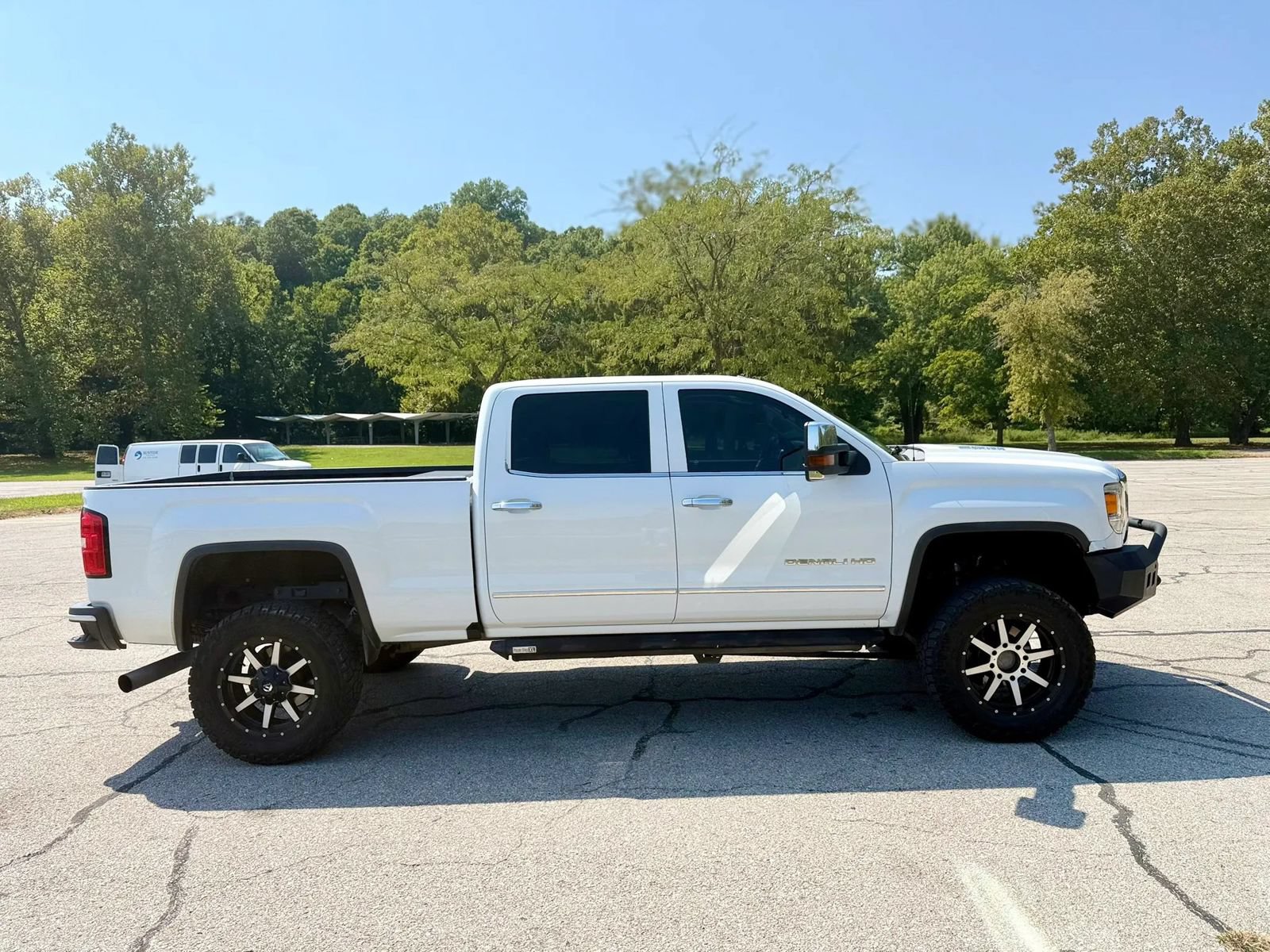 Used 2016 GMC Sierra 2500 Denali w/ Duramax Plus Package AWD/4WD image 4