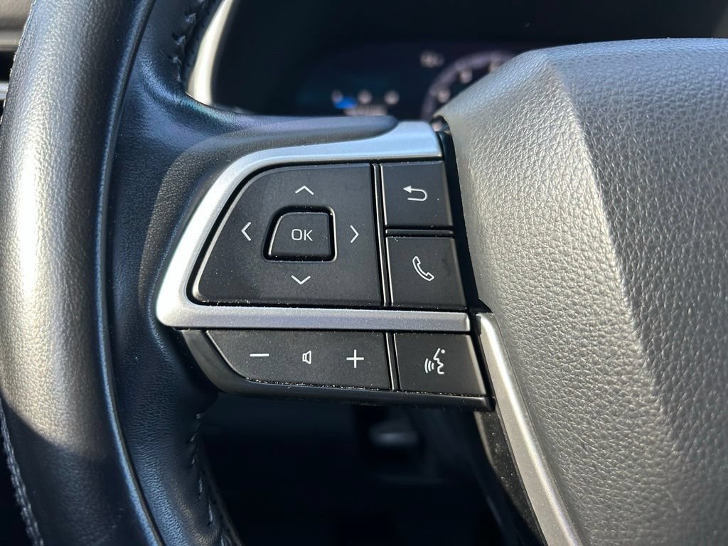 Used 2023 Toyota Highlander Limited FWD image 22