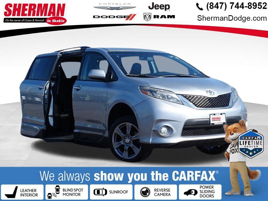 Used 2017 Toyota Sienna SE w/ SE Preferred Package FWD image 1