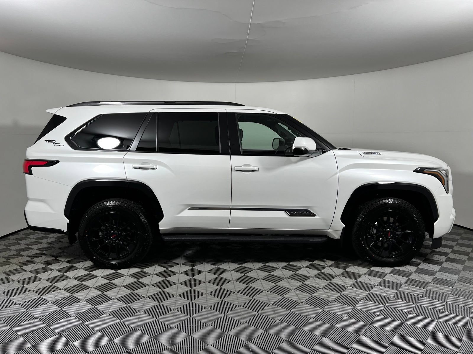 Used 2026 Toyota Sequoia Platinum w/ TRD Off-Road Package AWD/4WD image 4