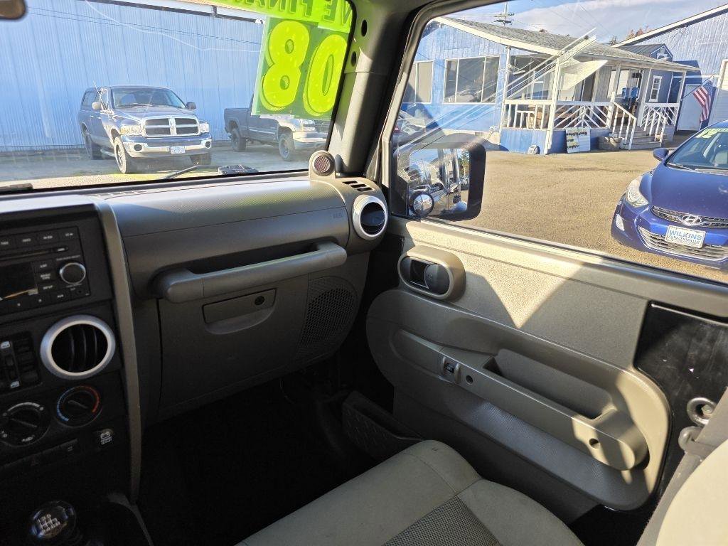 Used 2008 Jeep Wrangler Unlimited Sahara w/ Trailer Tow Group AWD/4WD image 12