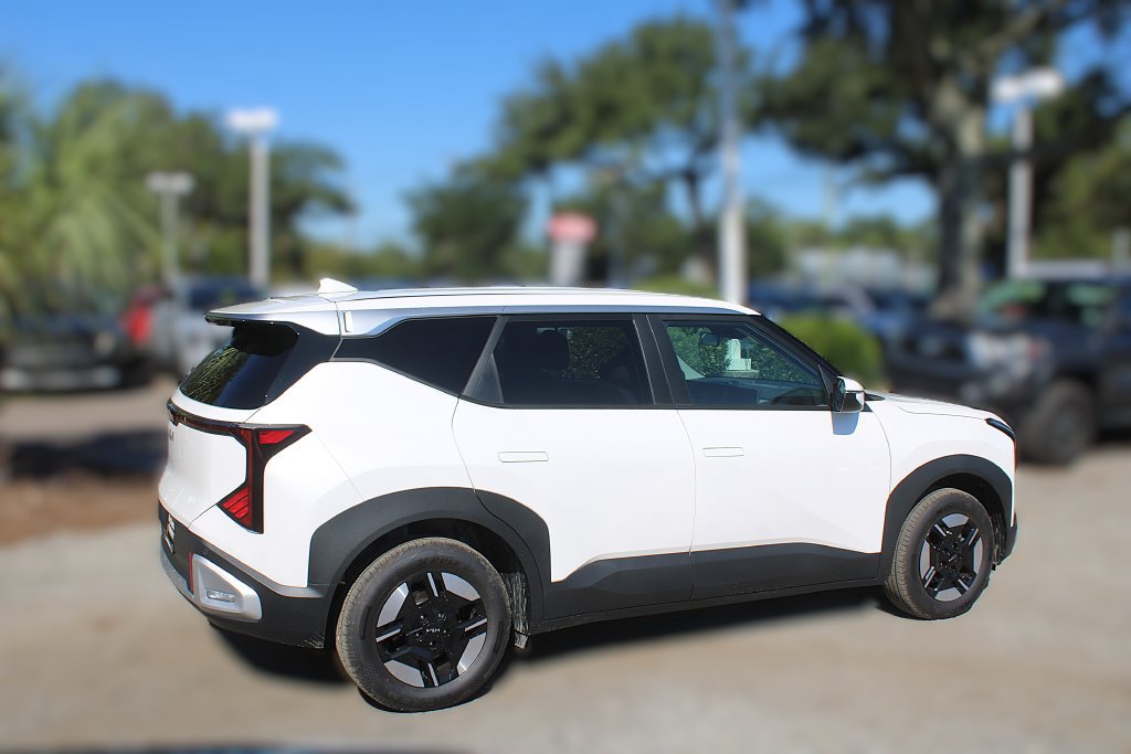 New 2027 Kia Seltos LX FWD image 6