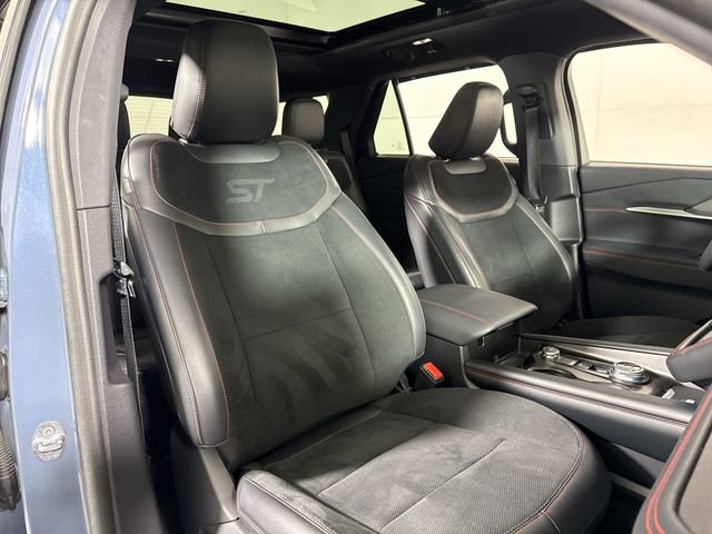 Used 2025 Ford Explorer ST image 13