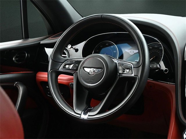 Used 2018 Bentley Bentayga image 26