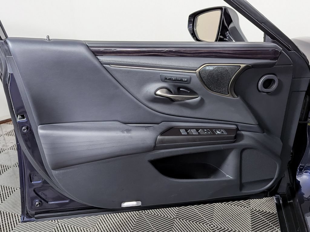 Used 2019 Lexus ES 350 Ultra Luxury w/ Accessory Package FWD image 13