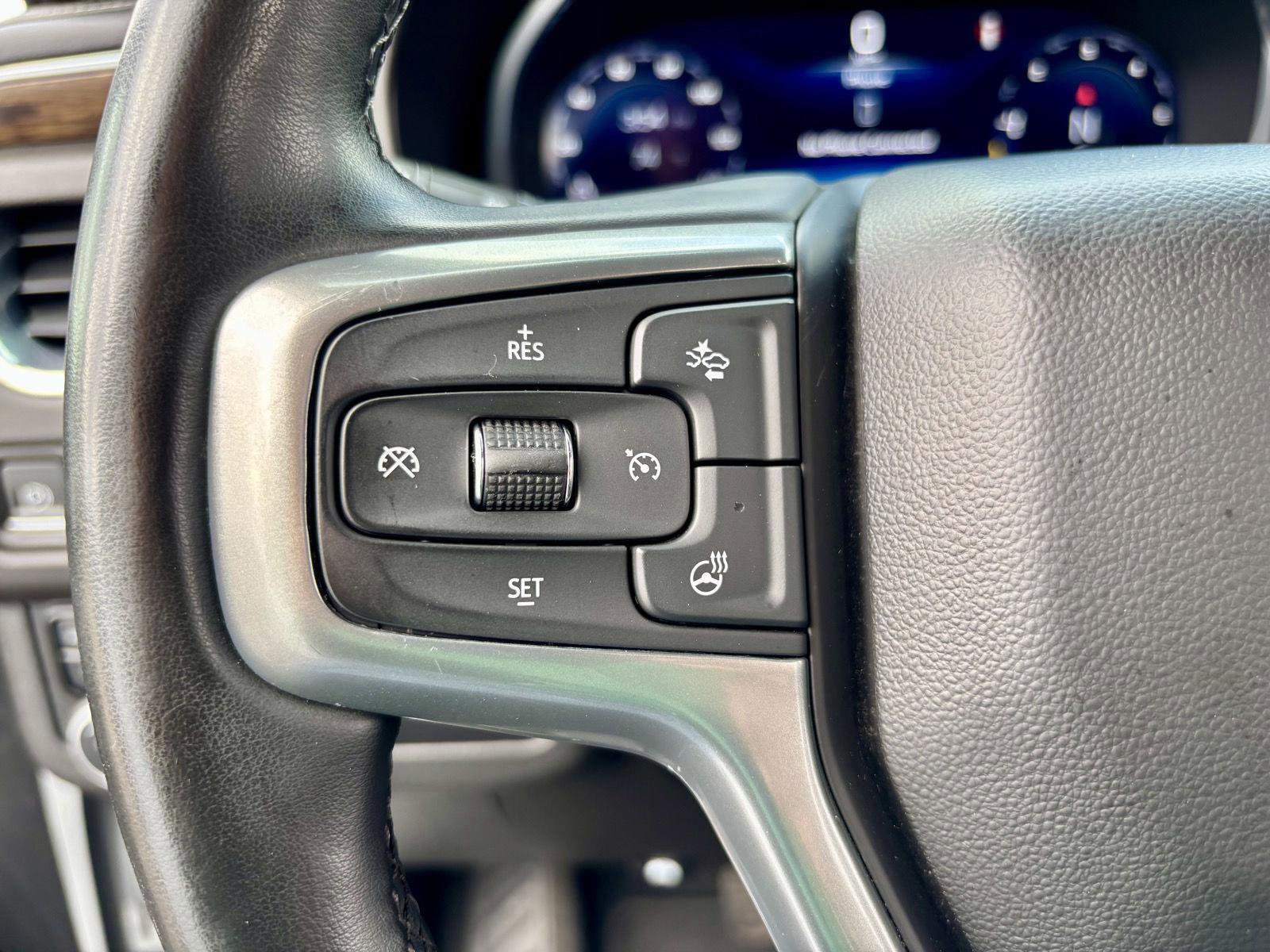 Used 2023 Chevrolet Suburban Premier image 34