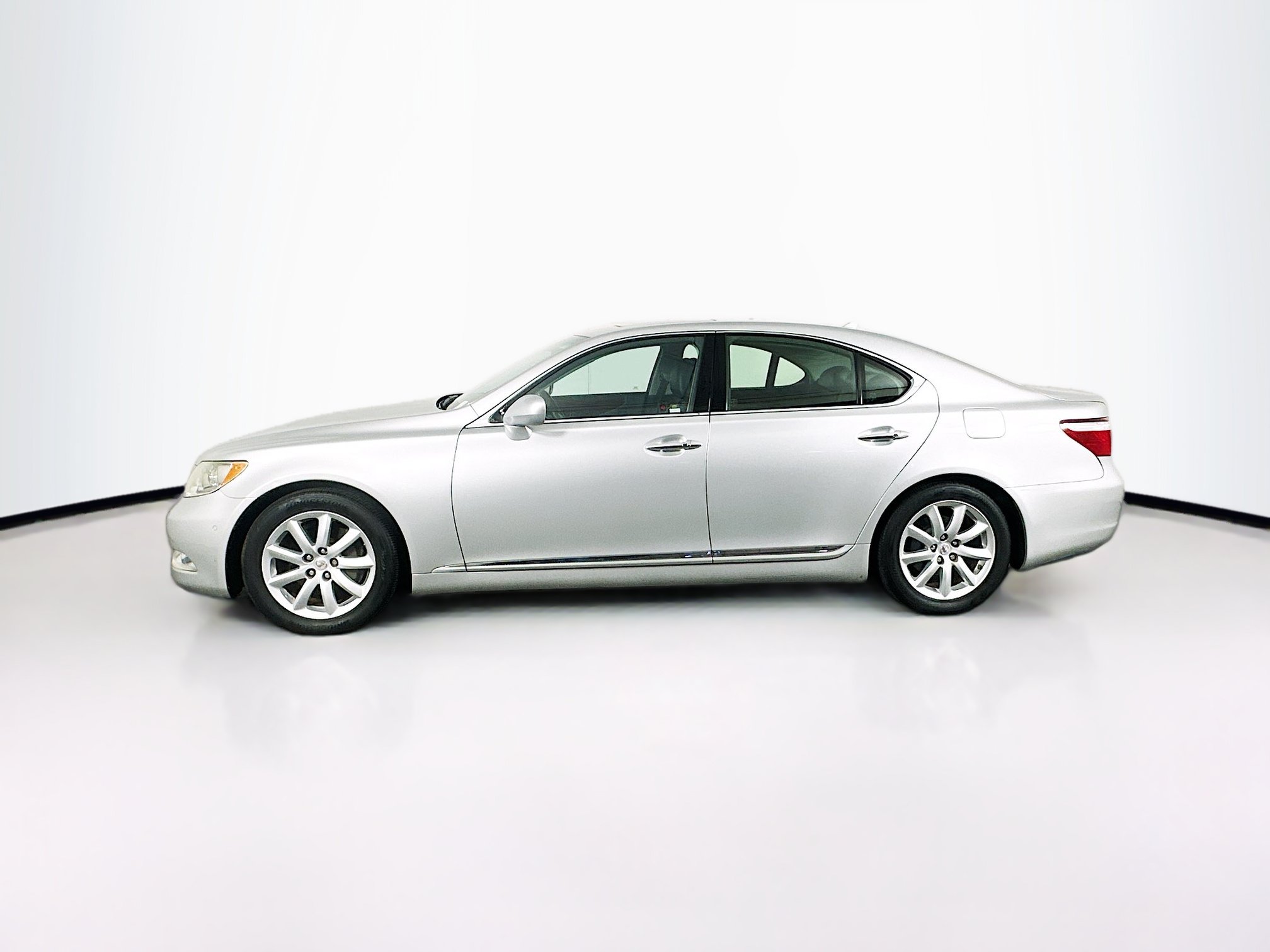 Used 2008 Lexus LS 460 RWD image 4