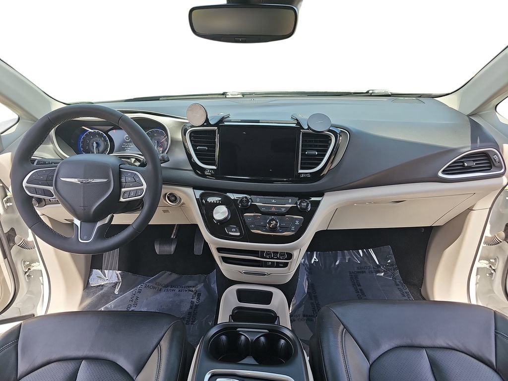 Certified 2022 Chrysler Pacifica Touring-L FWD image 9