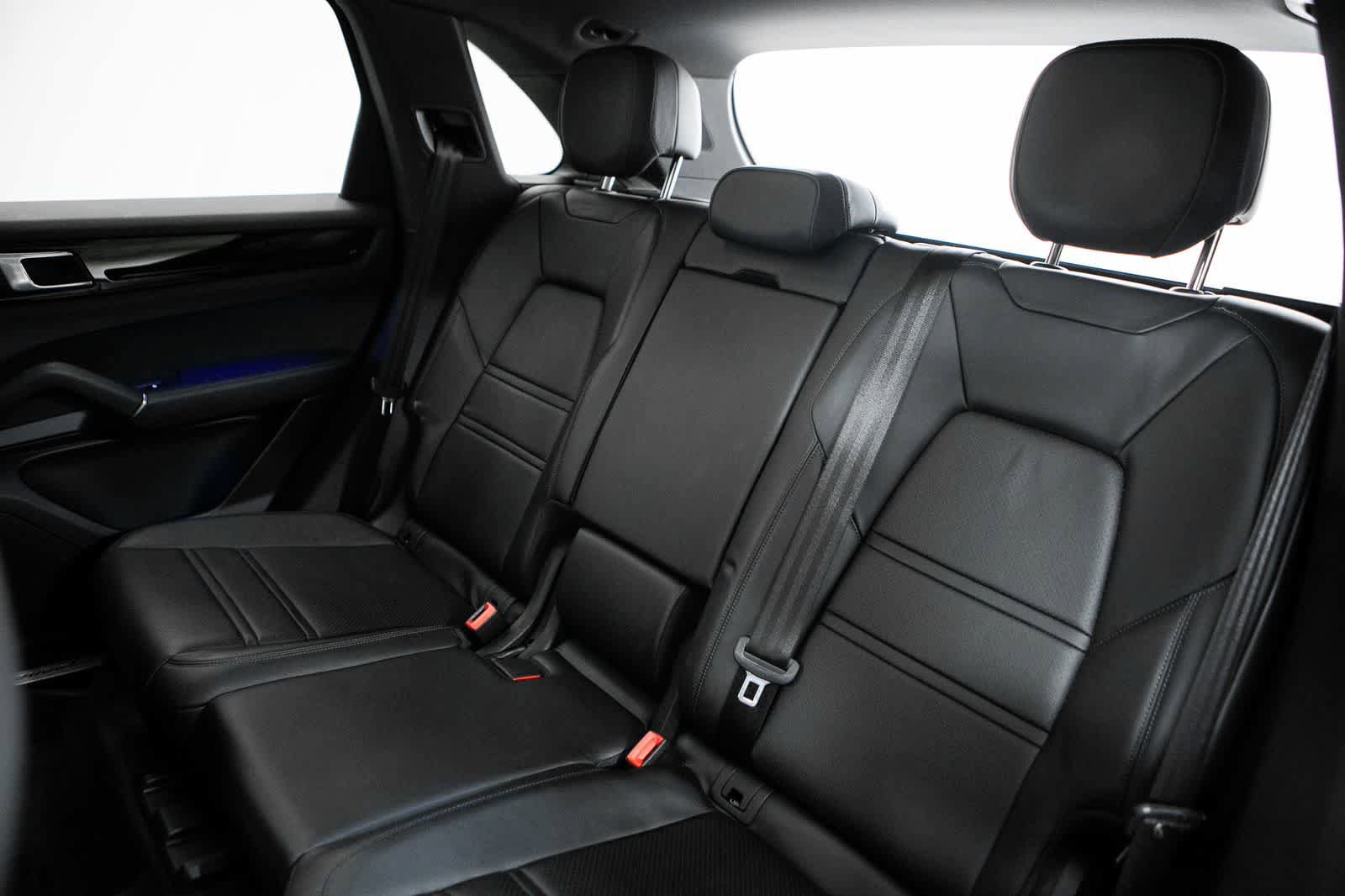 Certified 2023 Porsche Cayenne AWD/4WD image 36