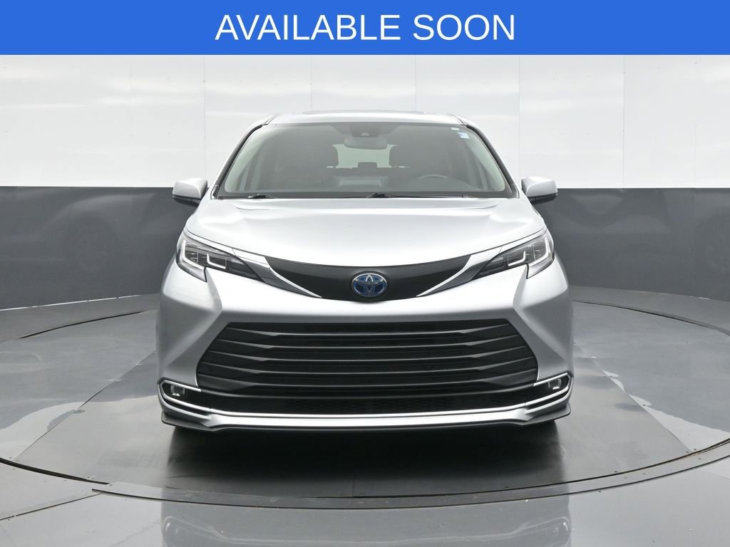Certified 2021 Toyota Sienna XLE FWD image 2