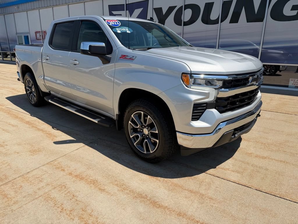 Used 2022 Chevrolet Silverado 1500 LT AWD/4WD image 2