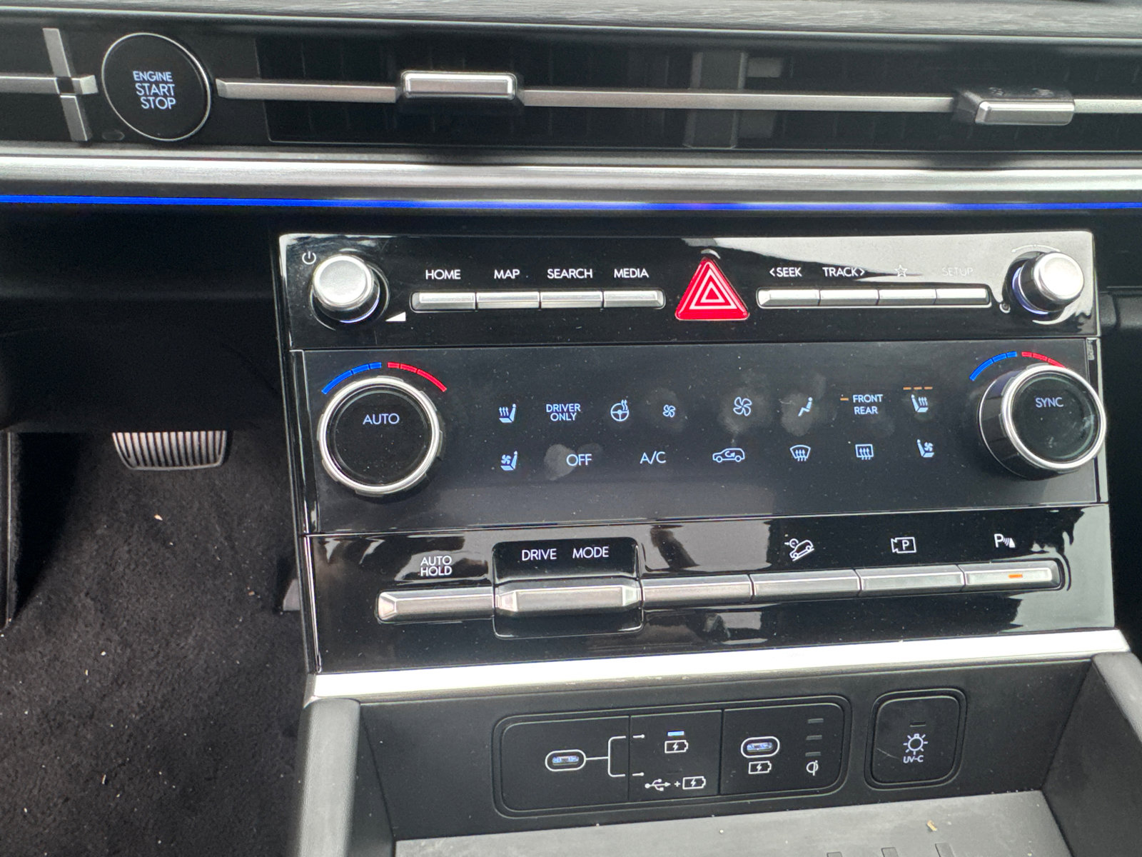 Used 2025 Hyundai Santa Fe Limited image 31