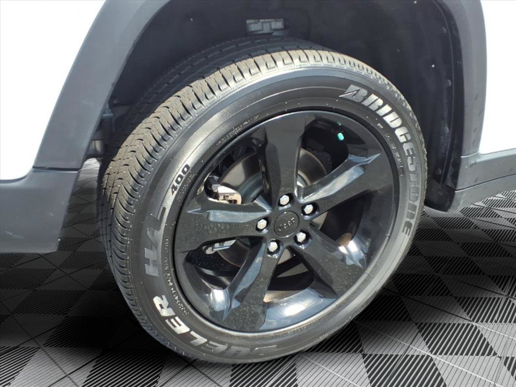 Certified 2025 Jeep Grand Cherokee Altitude AWD/4WD image 30