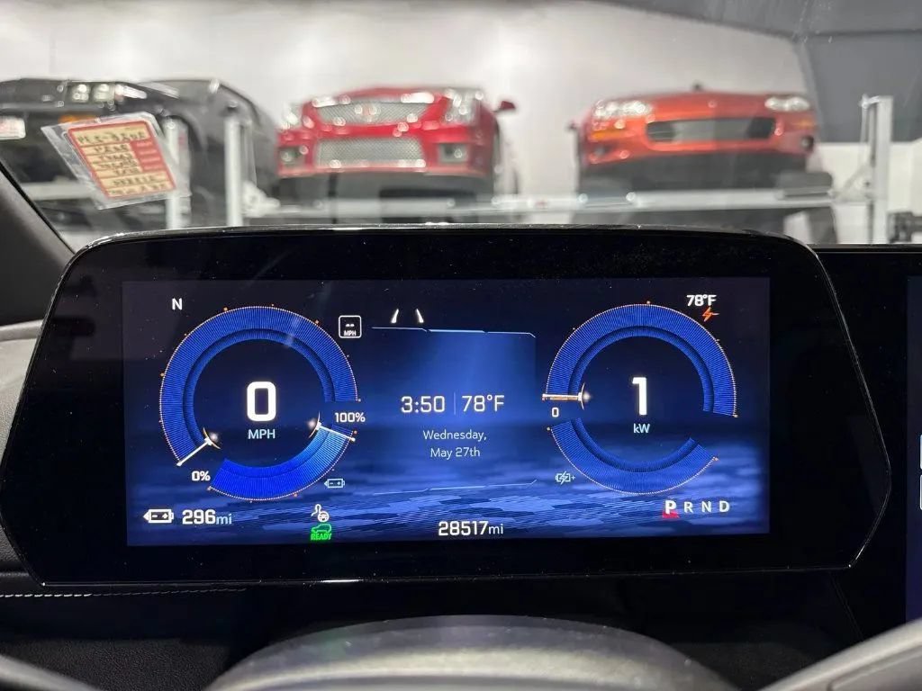 Used 2024 Chevrolet Blazer EV LT AWD/4WD image 18
