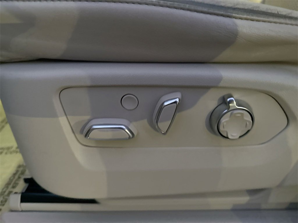 Used 2021 Cadillac Escalade ESV Premium Luxury Platinum image 14