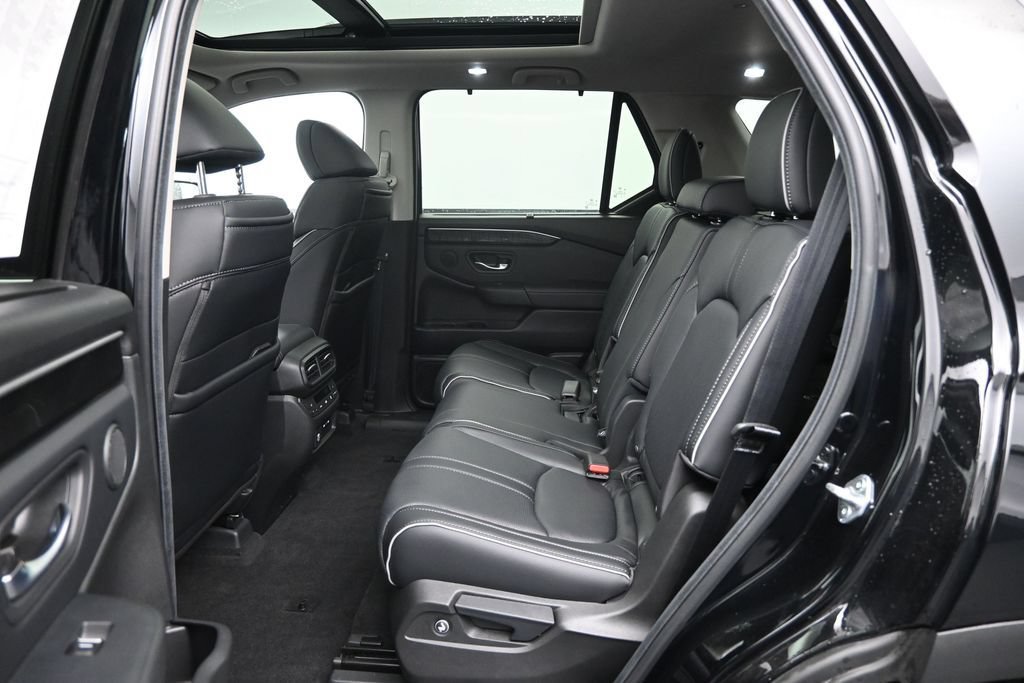 Used 2025 Honda Pilot Elite image 21