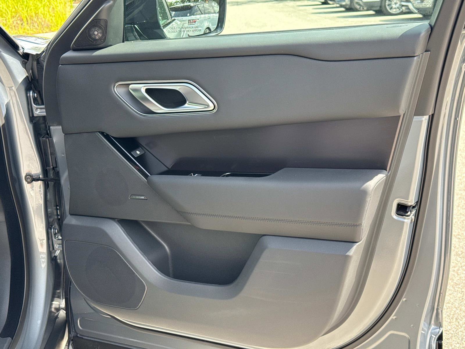 New 2026 Land Rover Range Rover Velar Dynamic SE image 9