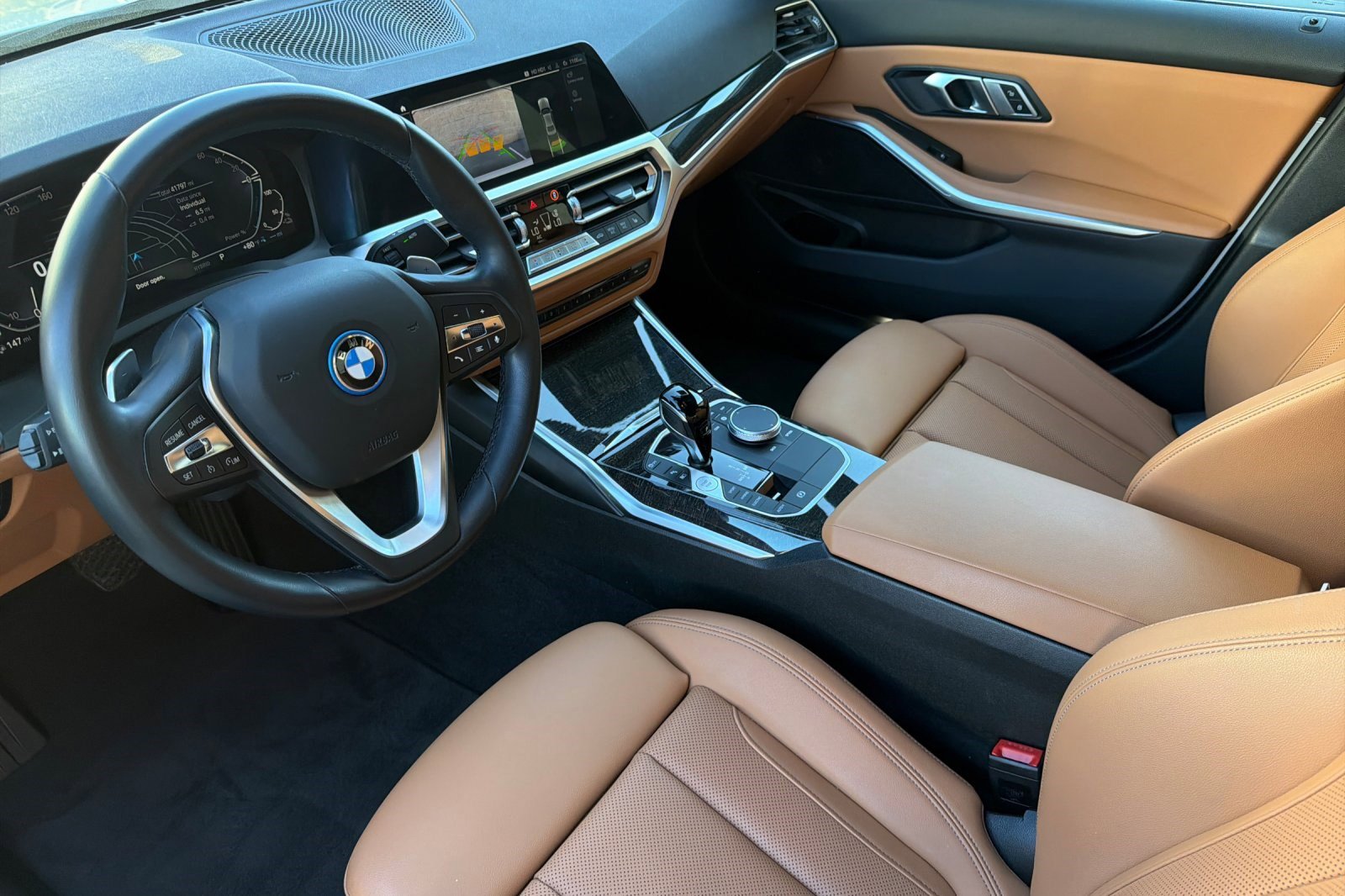 Certified 2022 BMW 330e 330e w/ Convenience Package image 11