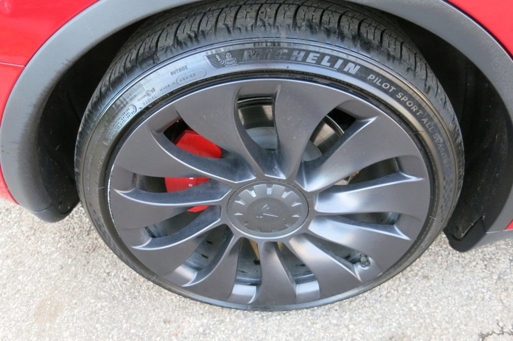 Used 2023 Tesla Model Y Performance image 34