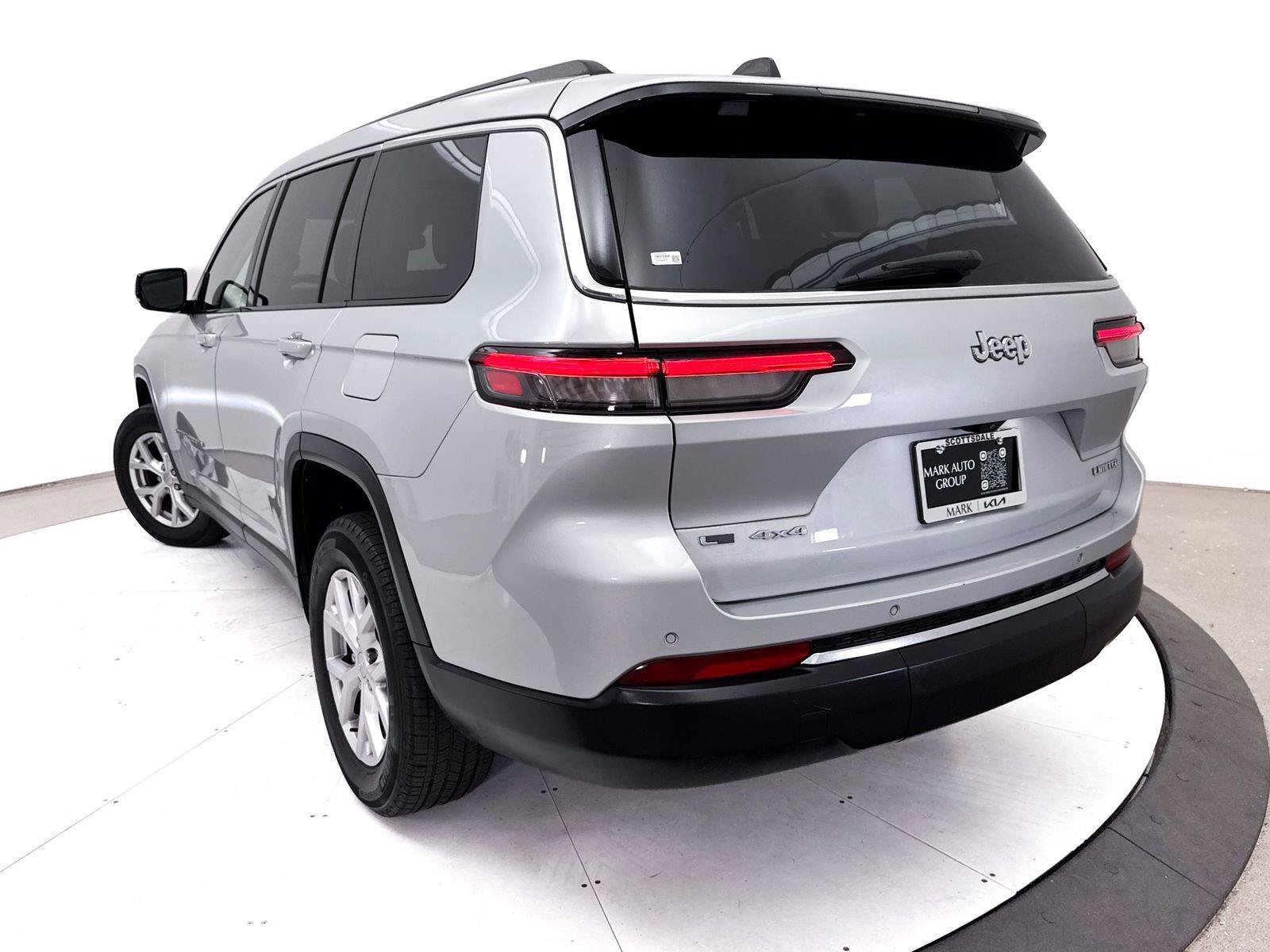 Used 2022 Jeep Grand Cherokee L Limited AWD/4WD image 9