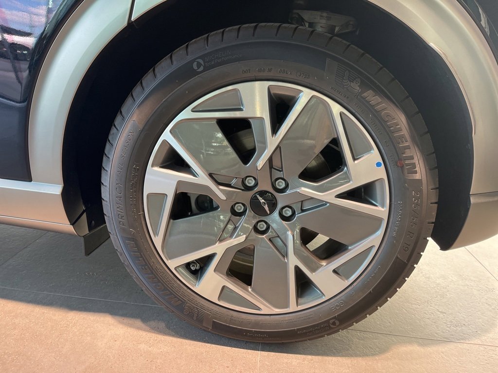 New 2024 Genesis GV60 RWD image 7