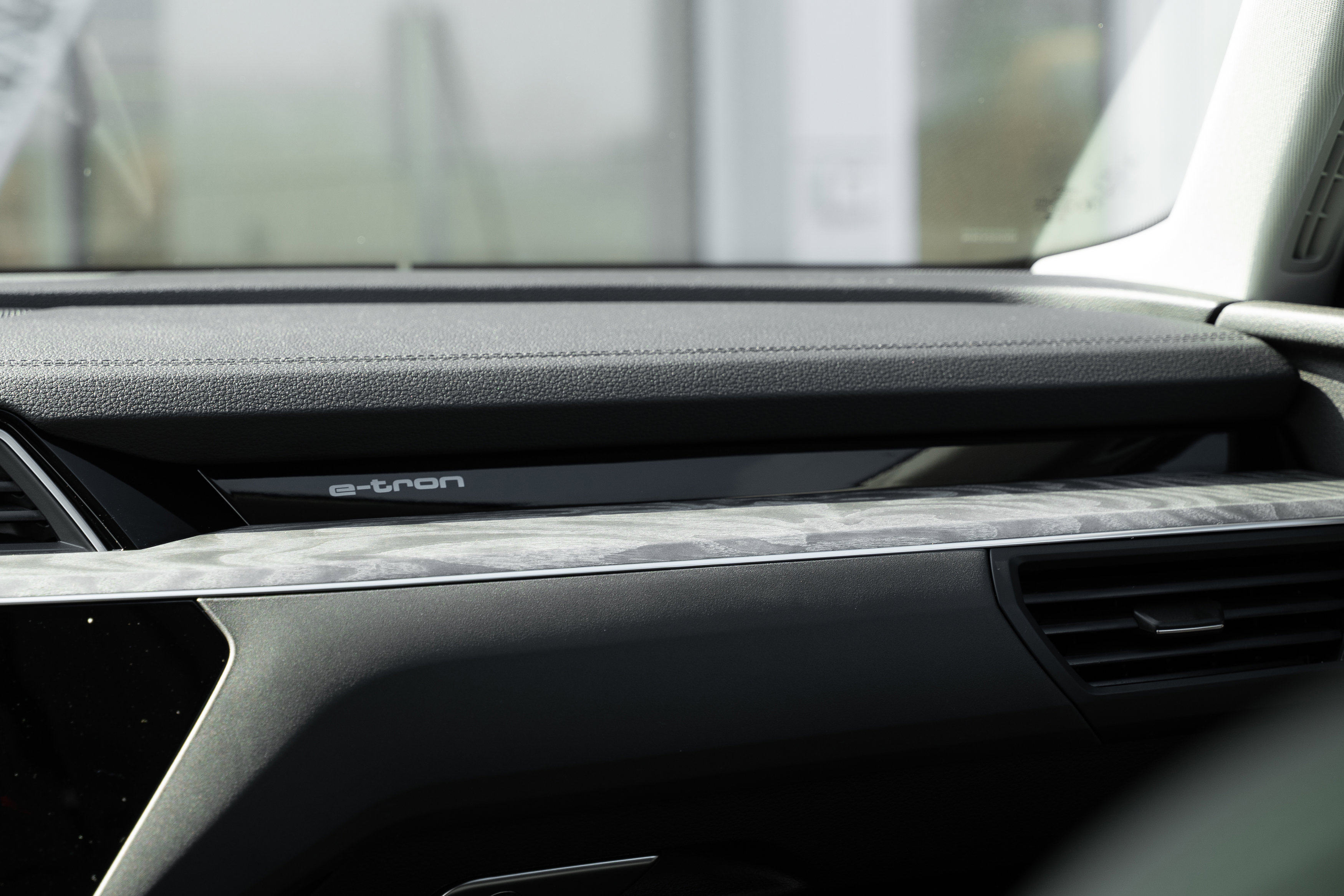 Certified 2024 Audi Q8 e-tron Premium Plus w/ Premium Plus Package image 15