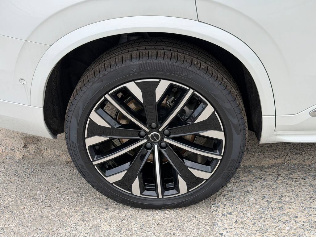 New 2026 Volvo XC90 T8 Plus w/ Protection Package Premier AWD/4WD image 6