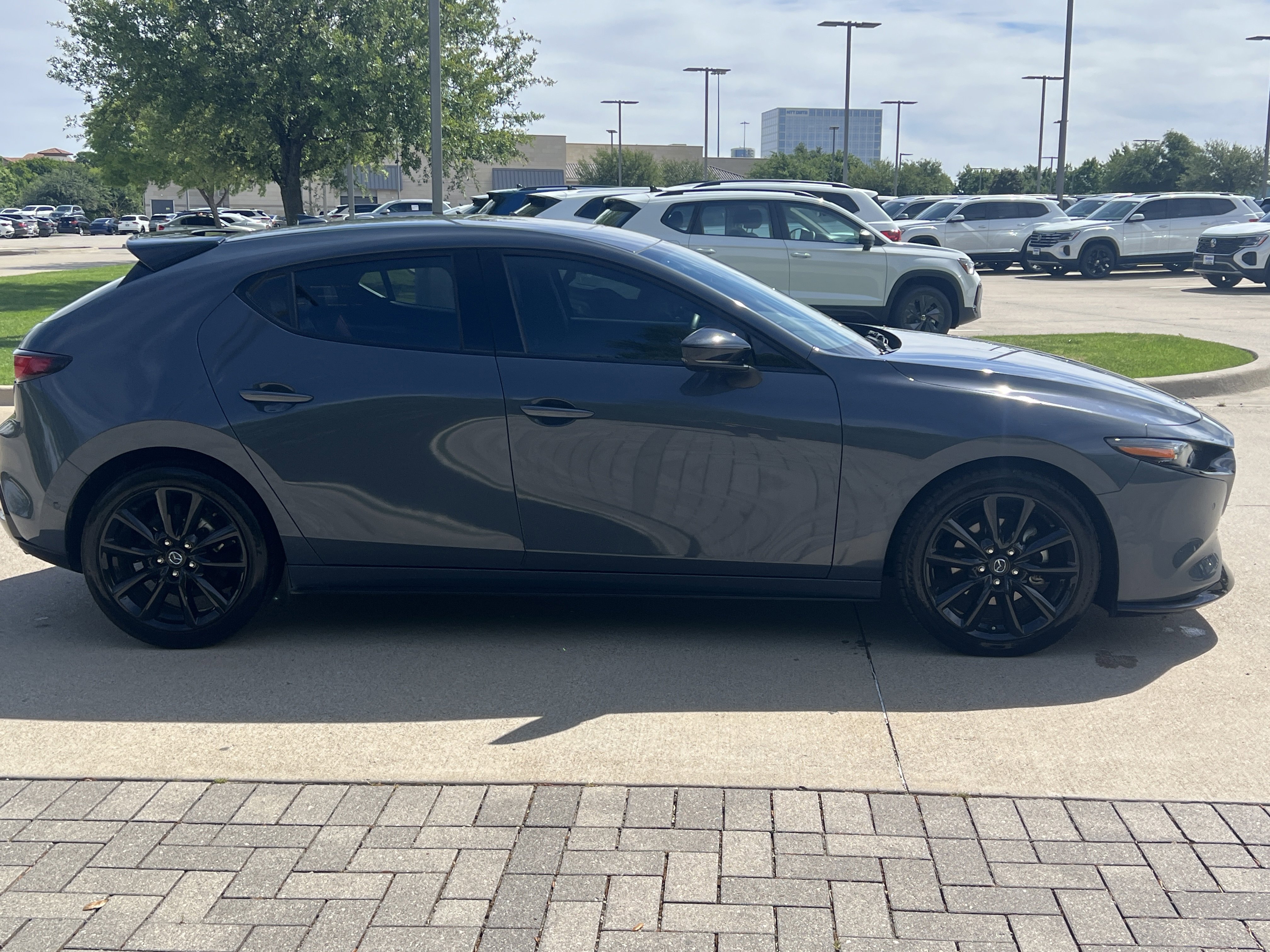 Used 2021 MAZDA MAZDA3 Hatchback w/Premium Plus Pkg image 11