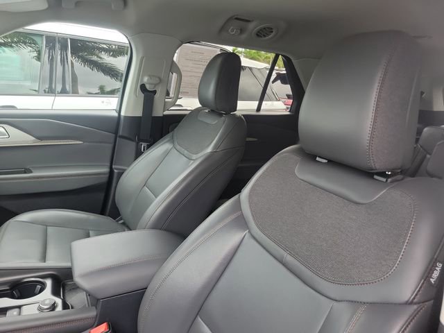 Certified 2025 Ford Explorer Active w/ Active Comfort Package RWD image 8