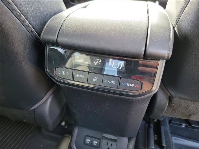 Used 2020 Toyota Highlander Limited FWD image 17
