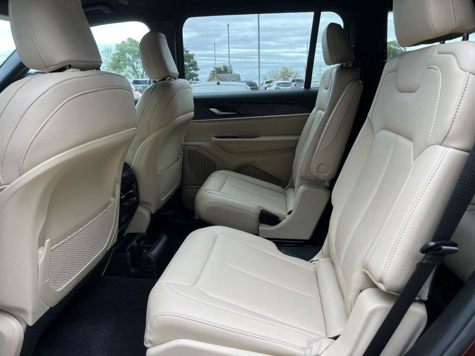 Used 2023 Jeep Grand Cherokee L Limited AWD/4WD image 4