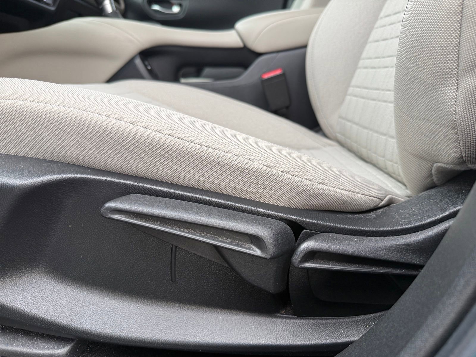 Used 2025 Honda HR-V LX image 11