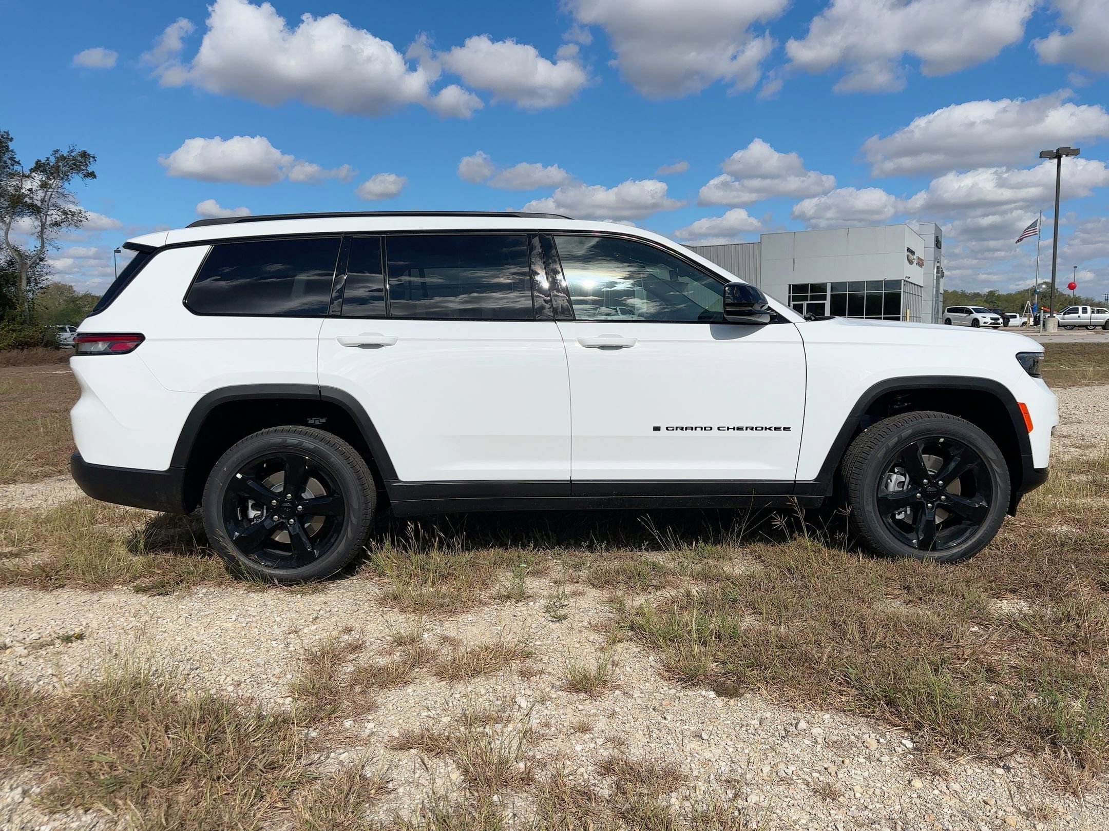 New 2025 Jeep Grand Cherokee L Limited w/ Black Appearance Package AWD/4WD image 6