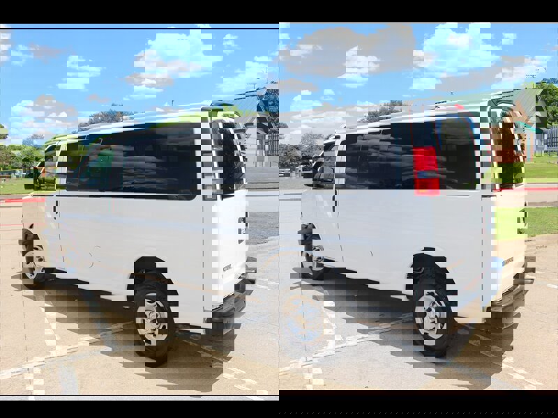 Used 2022 Chevrolet Express 3500 LS RWD image 3