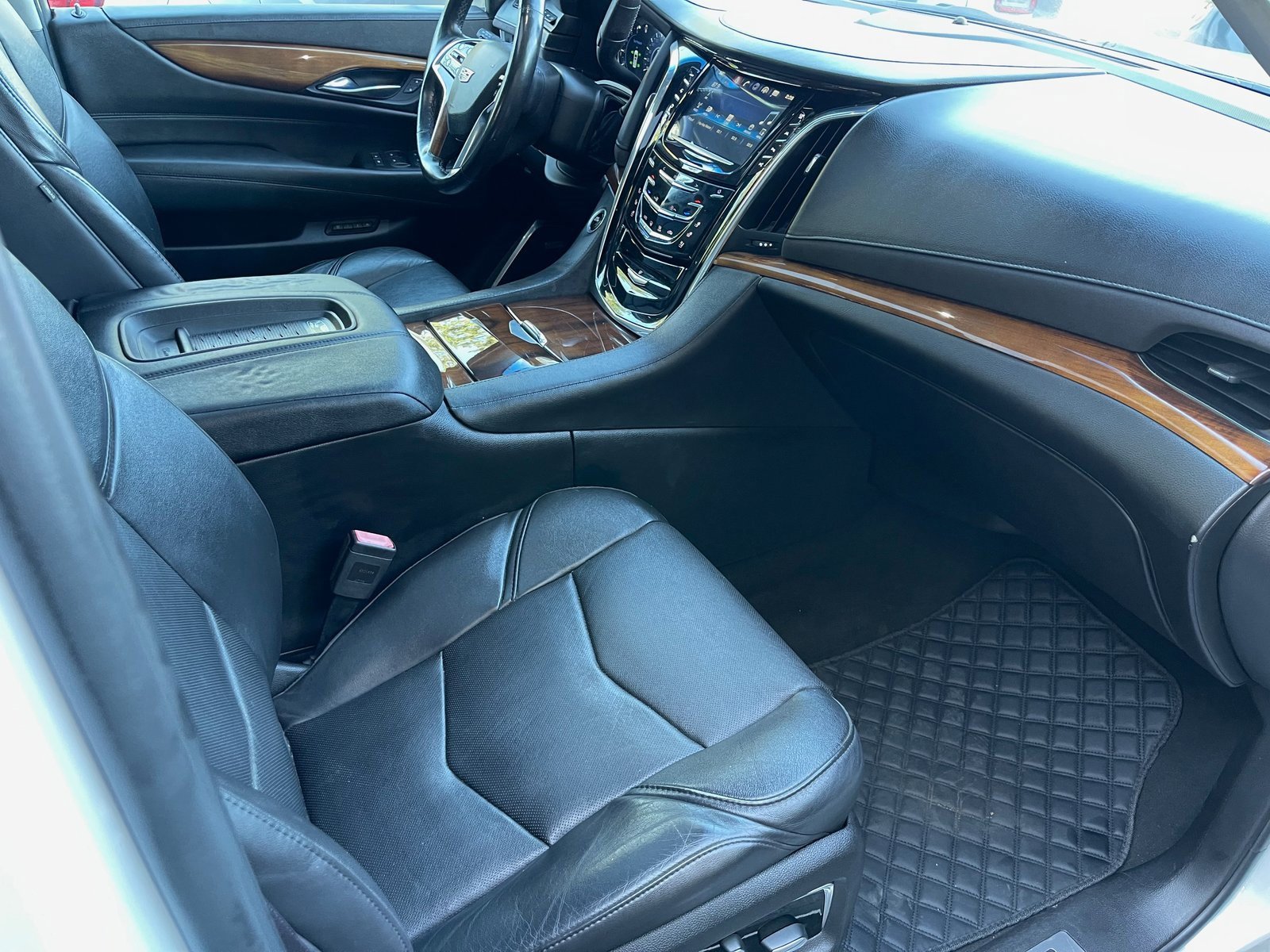 Used 2017 Cadillac Escalade Premium Luxury image 42