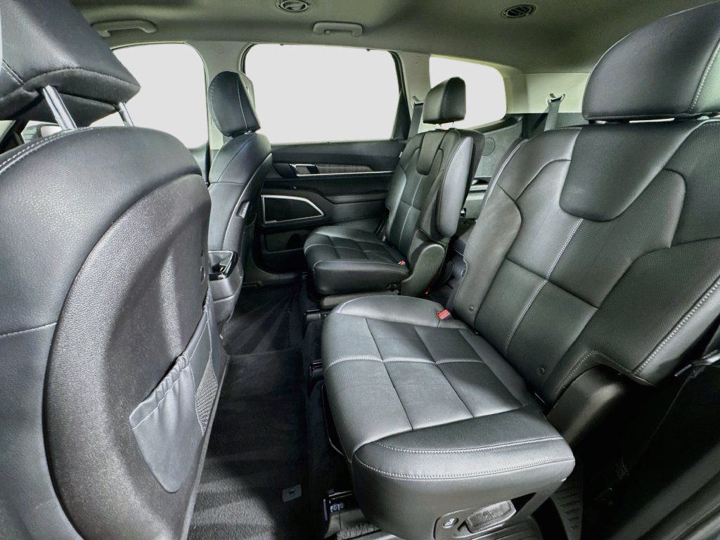 Used 2023 Kia Telluride EX w/ EX Captain's Chair Package FWD image 27