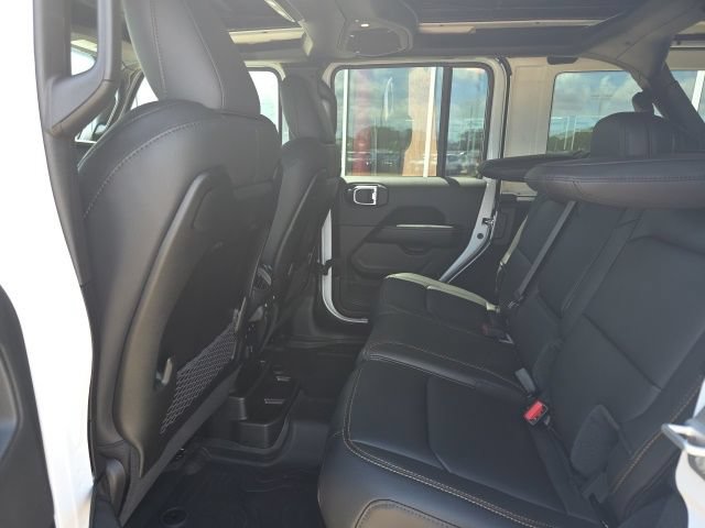 Used 2026 Jeep Wrangler Unlimited Sahara AWD/4WD image 13