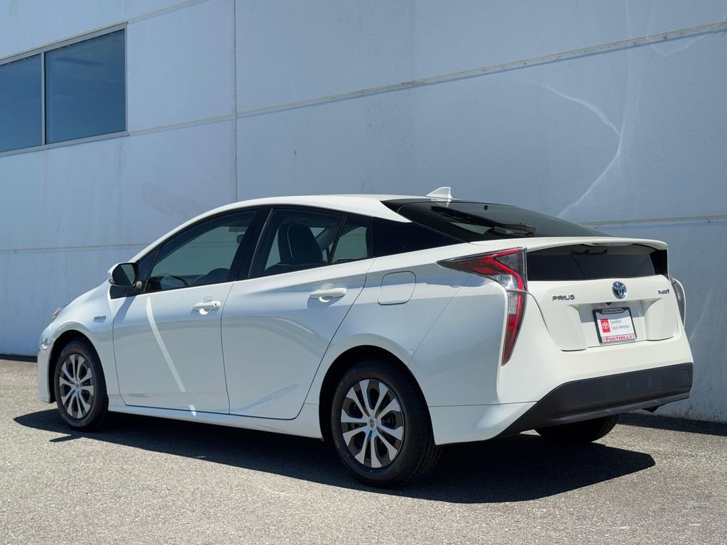 Certified 2016 Toyota Prius Two FWD image 5