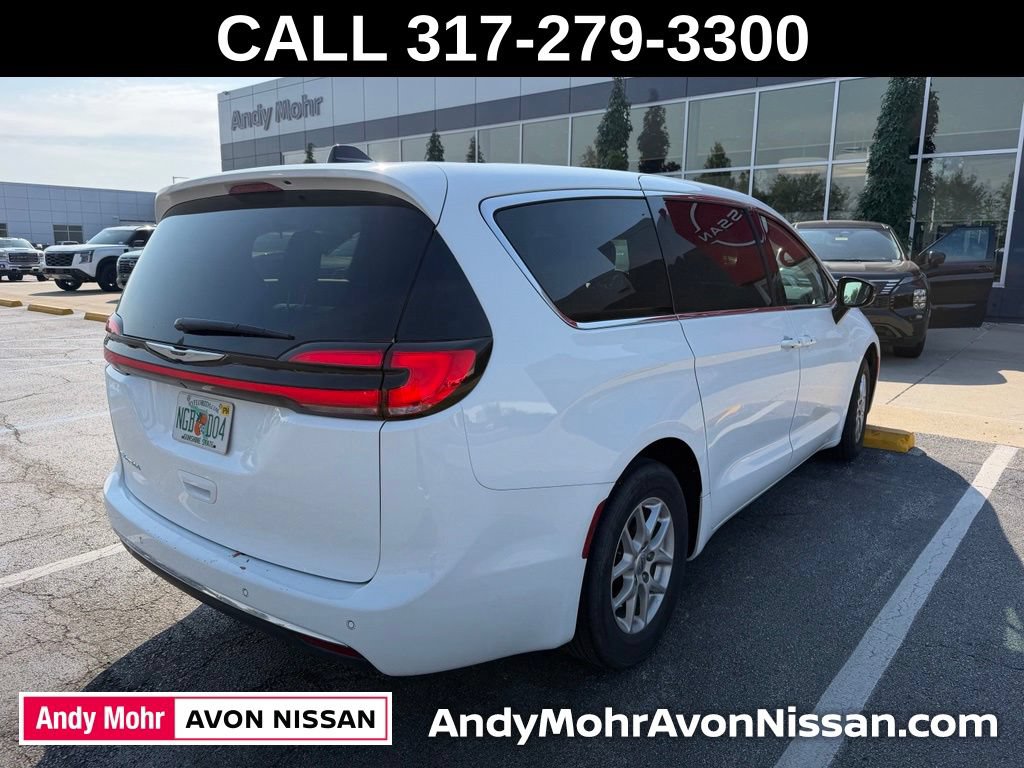 Used 2025 Chrysler Pacifica Select FWD image 4