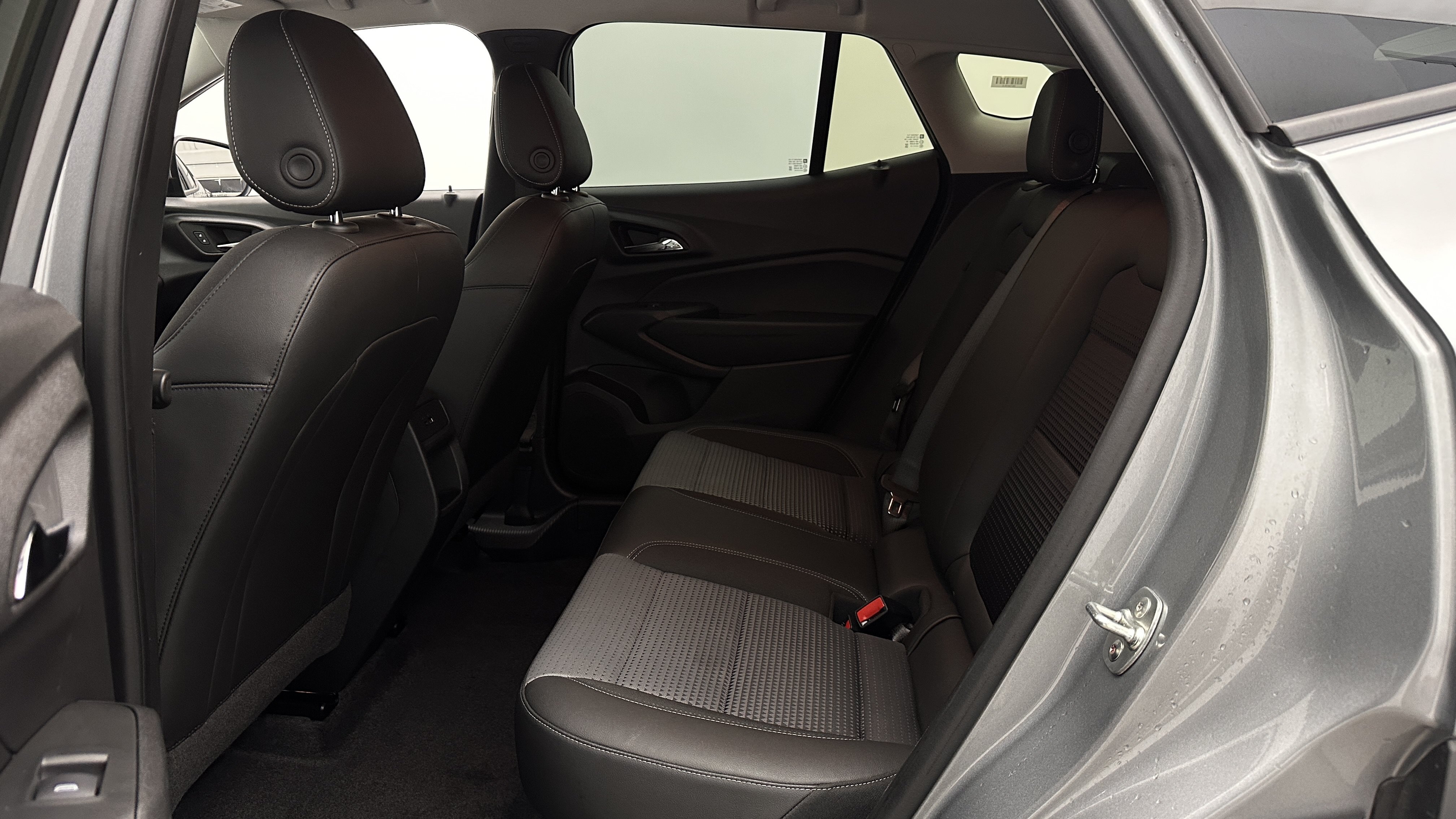 Used 2025 Chevrolet Trax LT w/ LT Convenience Package FWD image 19