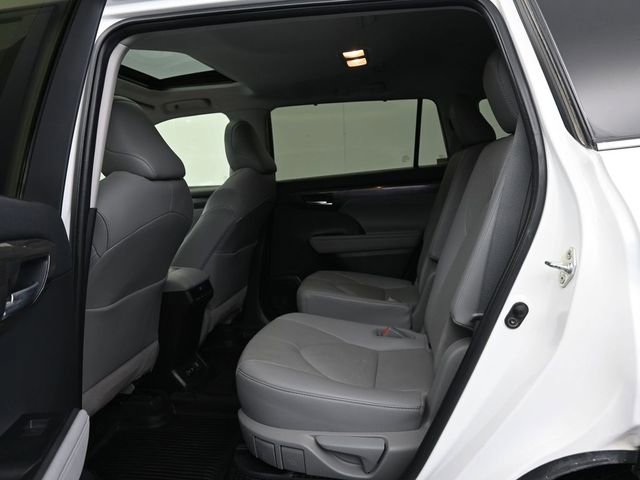 Used 2020 Toyota Highlander Limited FWD image 31