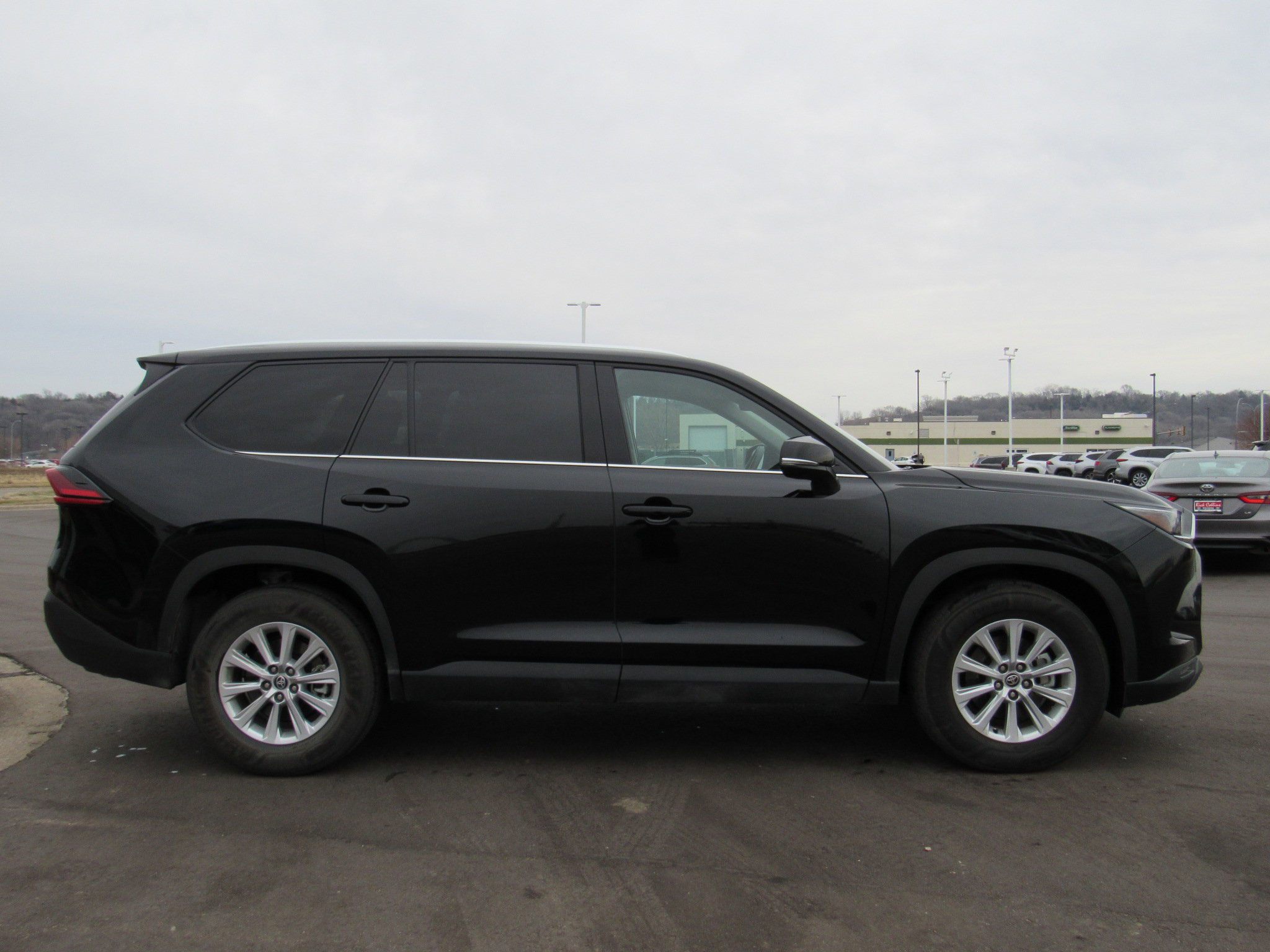Used 2025 Toyota Grand Highlander XLE image 5