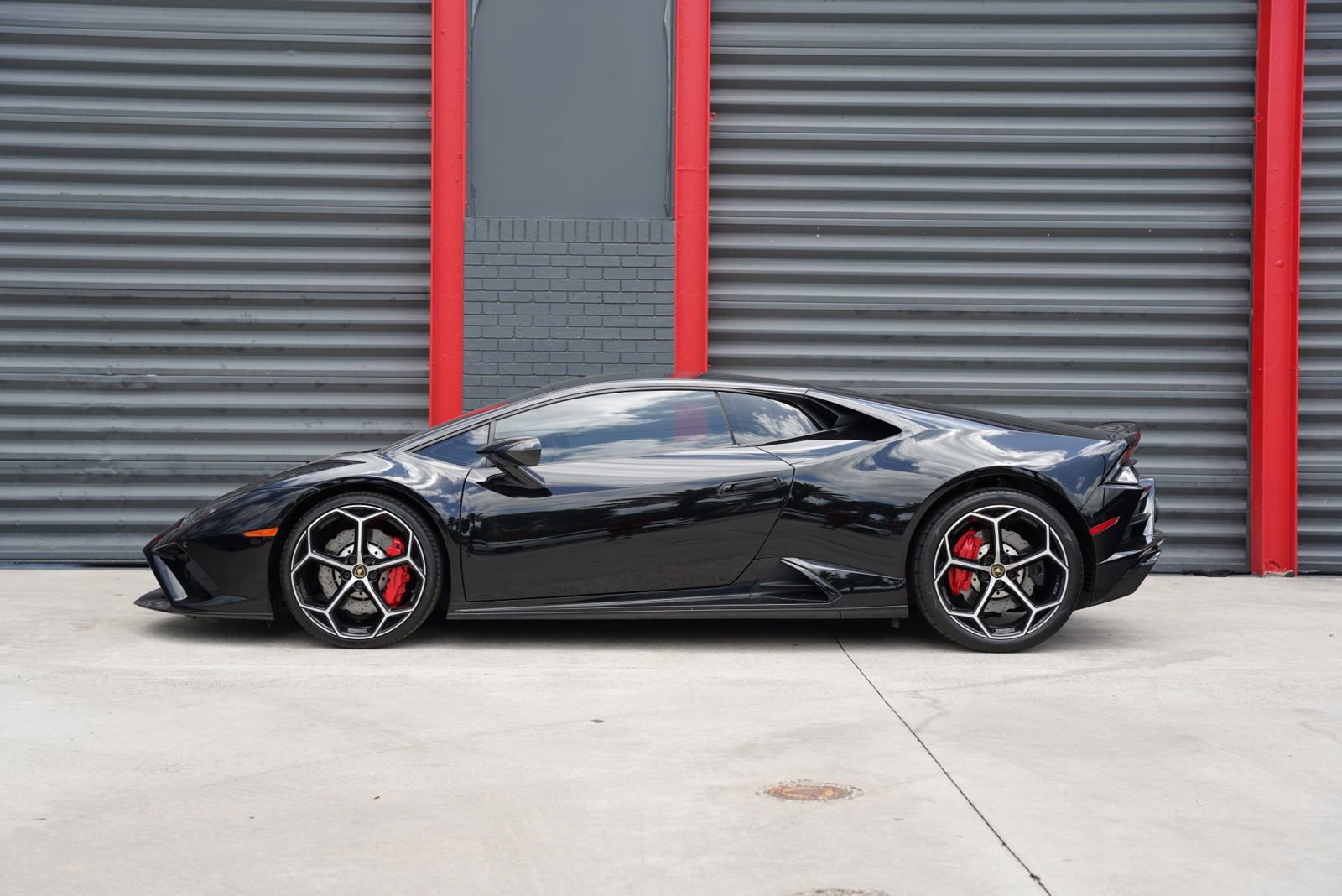 Used 2021 Lamborghini Huracan EVO image 8